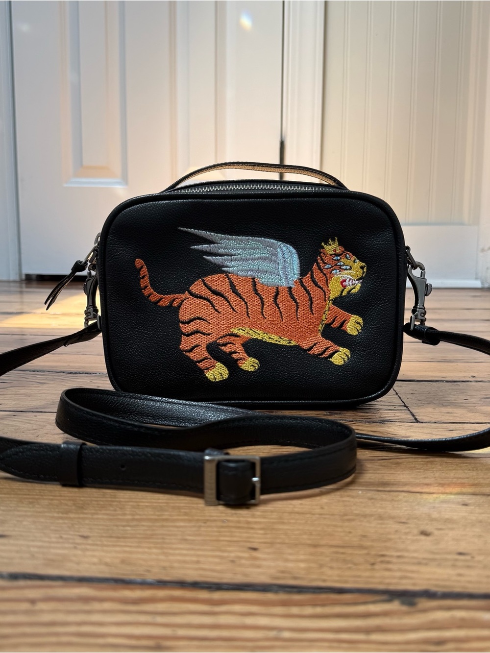 Verto Black Leather Crossbody Bag - Winged Tiger Embroidery by Min & Mon